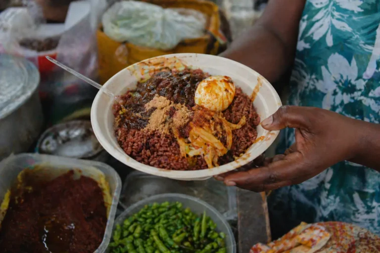eating waakye